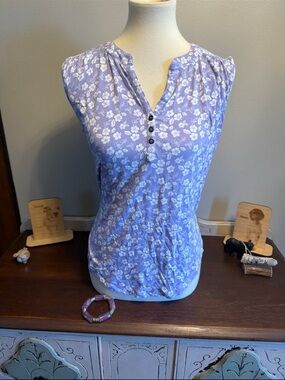 Sleeveless Lavender Floral sleeveless Top
